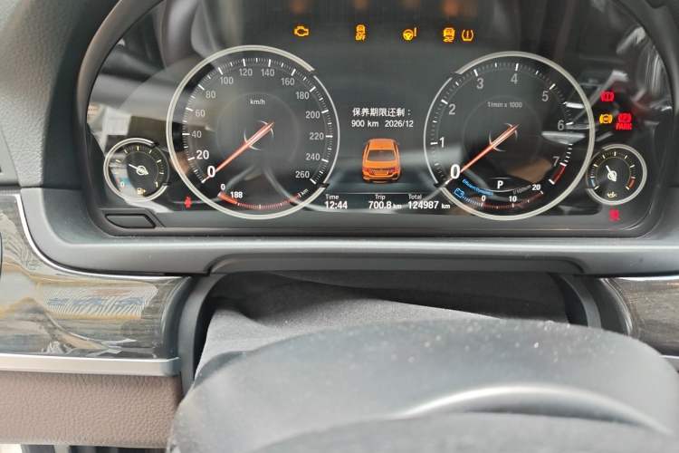 Used BMW 5 Series 2014 525Li Luxury Design Package Odometer Close Up