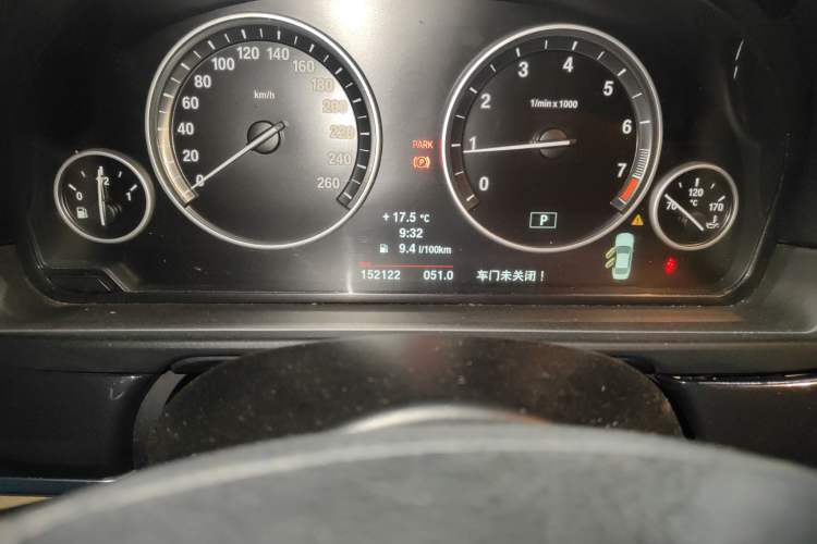Used BMW 5 Series 2014 520Li Elegant Model Odometer Close Up