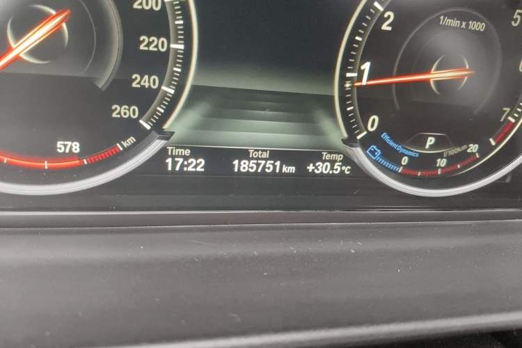 Used BMW 5 Series 2014 528Li Leading Model Odometer Close Up
