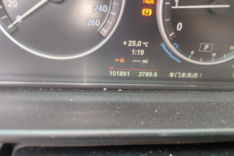 Used BMW 5 Series 2014 525Li Luxury Design Package Odometer Close Up