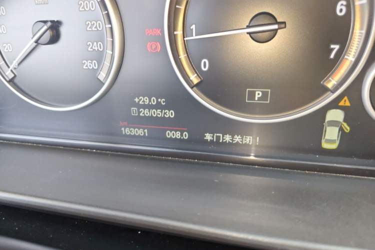 Used BMW 5 Series 2014 525Li Luxury Design Package Odometer Close Up