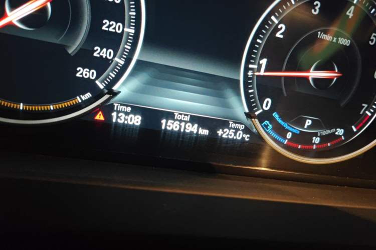 Used BMW 5 Series 2014 528Li Leading Model Odometer Close Up