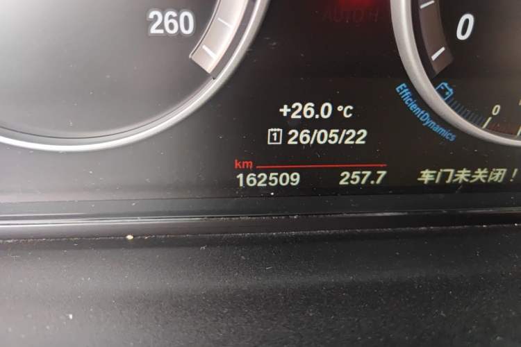 Used BMW 5 Series 2014 525Li Luxury Design Package Odometer Close Up