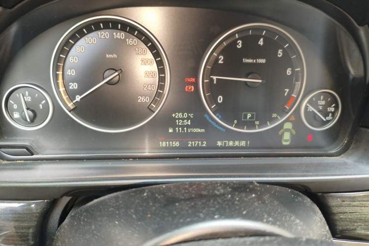 Used BMW 5 Series 2014 525Li Luxury Design Package Odometer Close Up