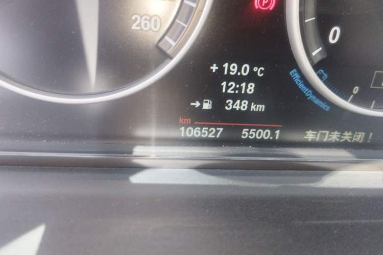 Used BMW 5 Series 2014 528Li Leading Model Odometer Close Up