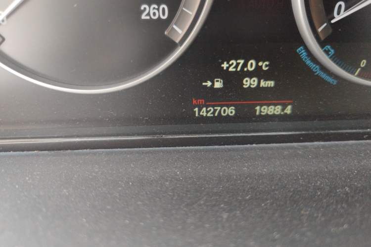 Used BMW 5 Series 2014 520Li Elegant Model Odometer Close Up