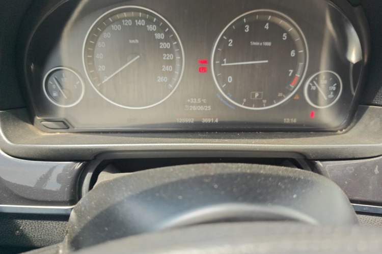 Used BMW 5 Series 2014 520Li Elegant Model Odometer Close Up