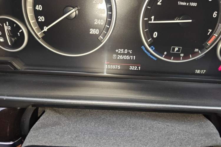 Used BMW 5 Series 2014 528Li Leading Model Odometer Close Up