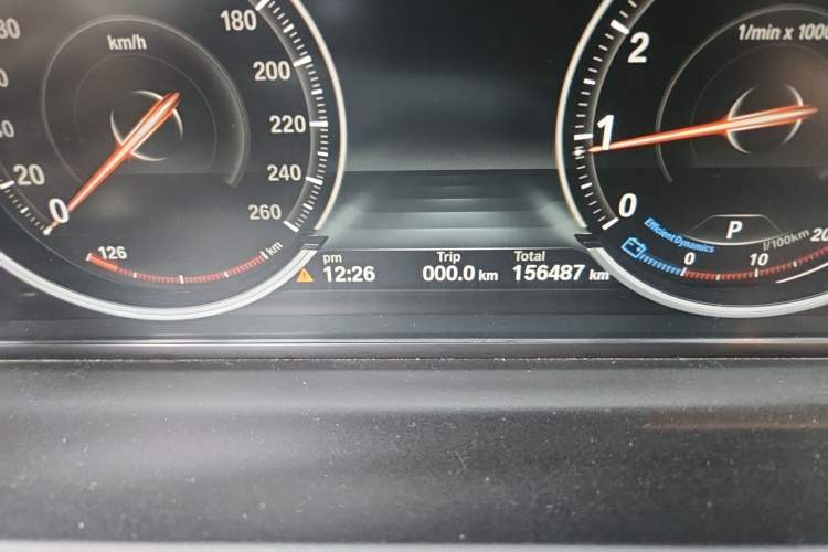 Used BMW 5 Series 2014 525Li Leading Model Odometer Close Up