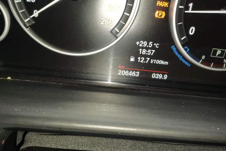 Used BMW 5 Series 2014 525Li Luxury Design Package Odometer Close Up