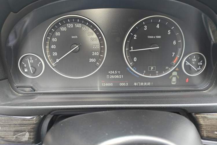 Used BMW 5 Series 2014 525Li Luxury Design Package Odometer Close Up