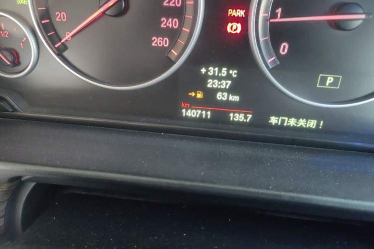 Used BMW 5 Series 2014 525Li Luxury Design Package Odometer Close Up