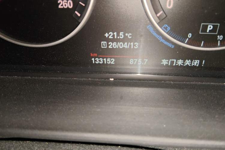 Used BMW 5 Series 2014 520Li Elegant Model Odometer Close Up