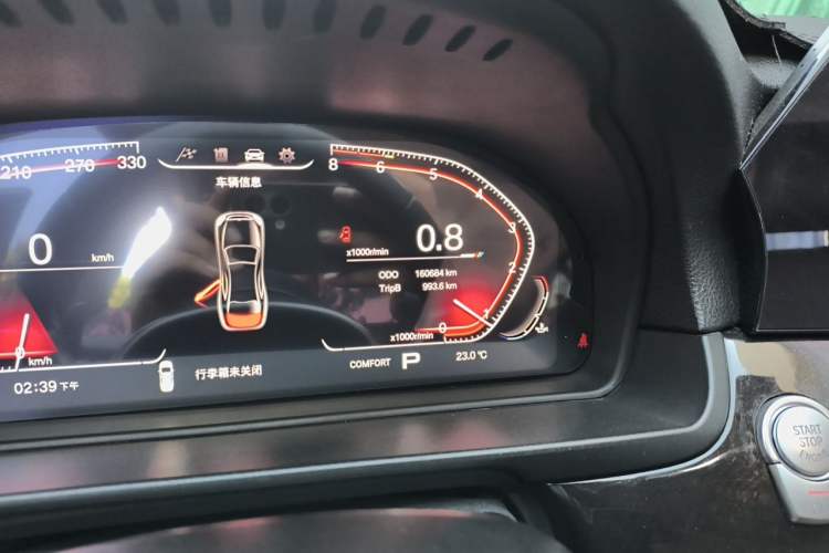 Used BMW 5 Series 2014 525Li Leading Model Odometer Close Up