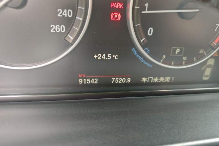 Used BMW 5 Series 2014 525Li Luxury Design Package Odometer Close Up