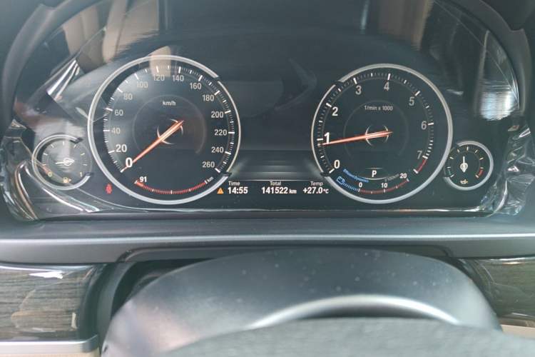 Used BMW 5 Series 2014 525Li Luxury Design Package Odometer Close Up
