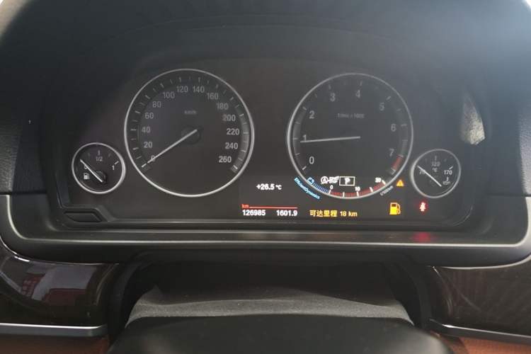 Used BMW 5 Series 2014 525Li Leading Model Odometer Close Up