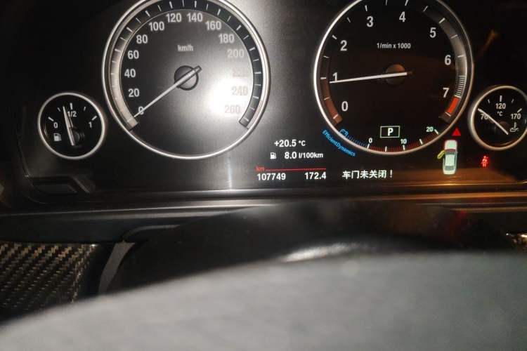 Used BMW 5 Series 2014 528Li Leading Model Odometer Close Up