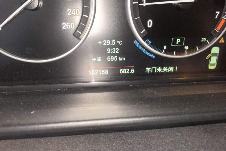 Used BMW 5 Series 2014 535Li Leading Model Odometer Close Up