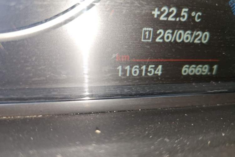 Used BMW 5 Series 2014 520Li Elegant Model Odometer Close Up