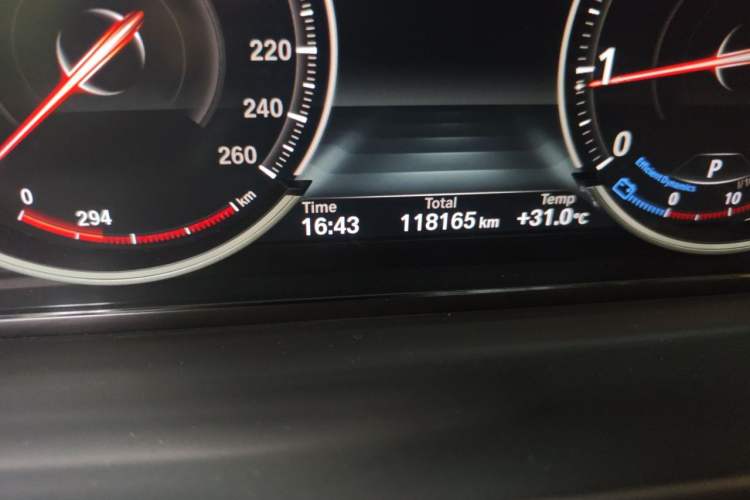 Used BMW 5 Series 2014 528Li Leading Model Odometer Close Up