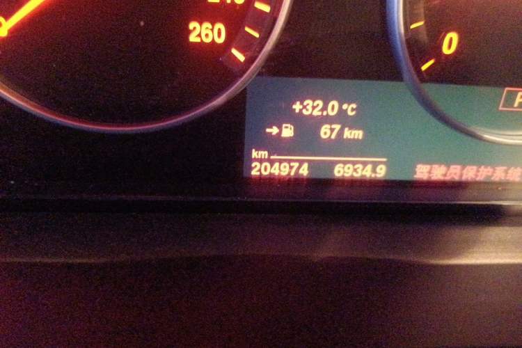 Used BMW 5 Series 2014 528Li Leading Model Odometer Close Up