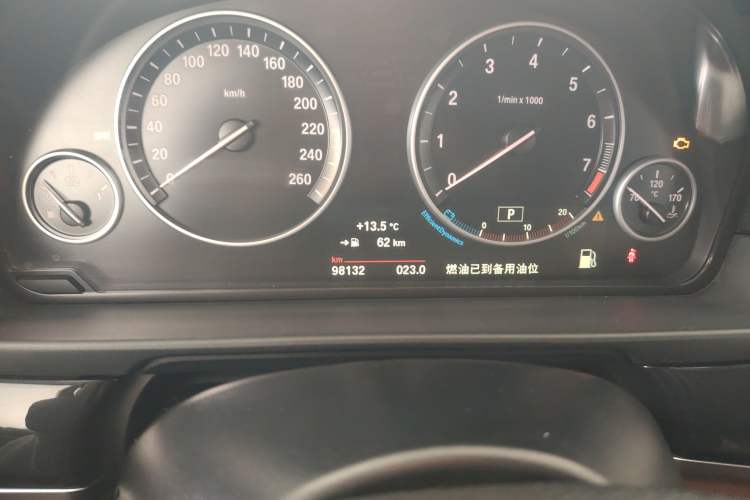 Used BMW 5 Series 2014 520Li Elegant Model Odometer Close Up