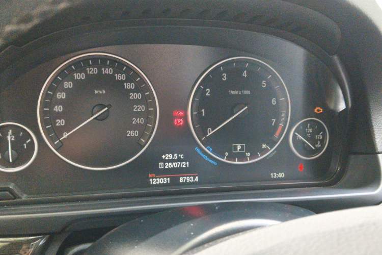 Used BMW 5 Series 2014 525Li Luxury Design Package Odometer Close Up