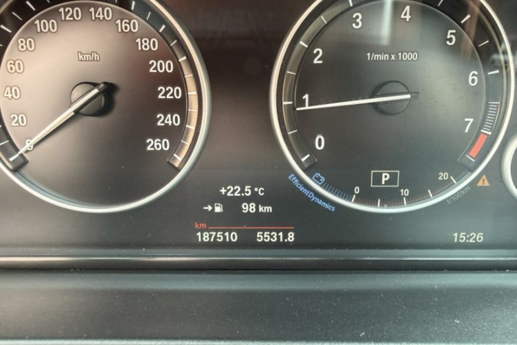Used BMW 5 Series 2014 525Li Leading Model Odometer Close Up
