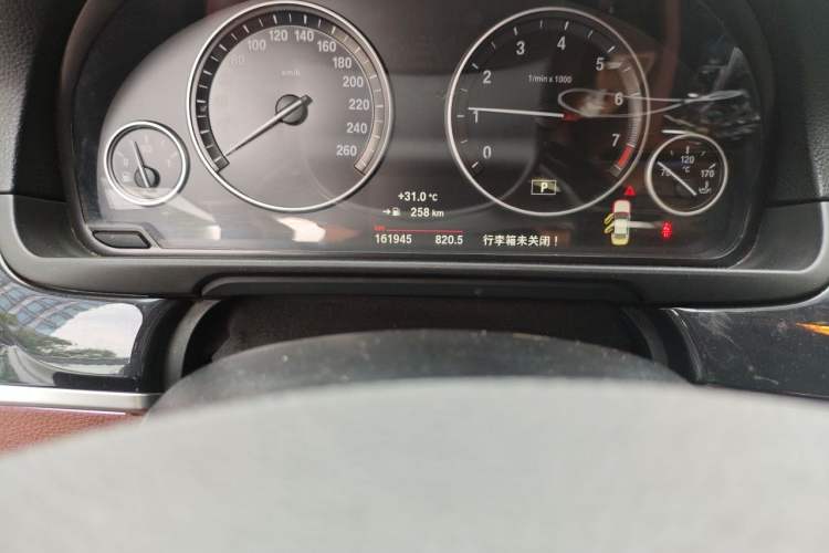 Used BMW 5 Series 2014 520Li Elegant Model Odometer Close Up