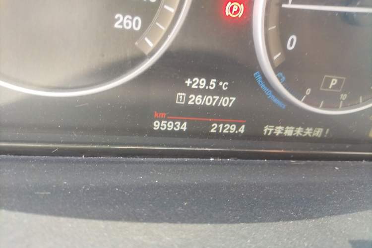 Used BMW 5 Series 2014 520Li Elegant Model Odometer Close Up