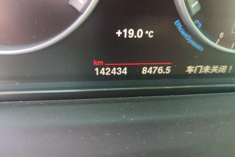Used BMW 5 Series 2014 525Li Leading Model Odometer Close Up