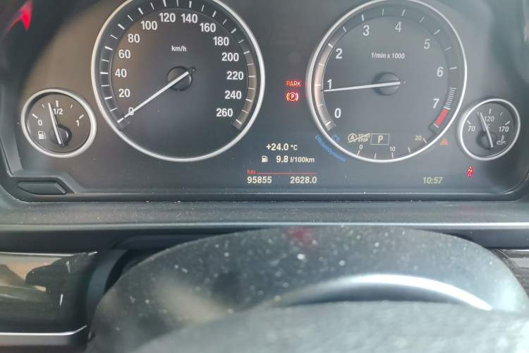 Used BMW 5 Series 2014 525Li Luxury Design Package Odometer Close Up