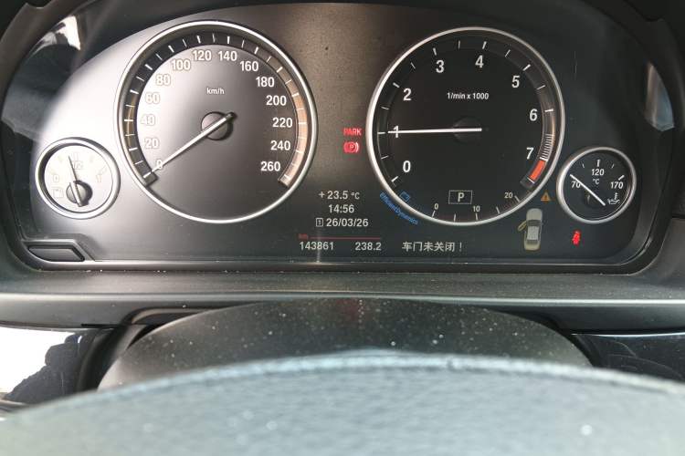 Used BMW 5 Series 2014 520Li Elegant Model Odometer Close Up