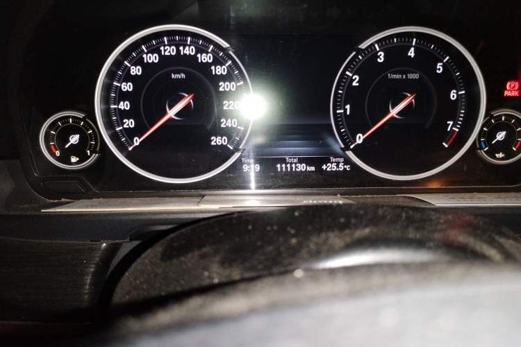 Used BMW 5 Series 2014 525Li Luxury Design Package Odometer Close Up