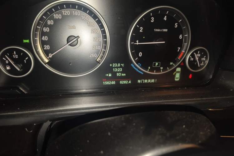Used BMW 5 Series 2014 530Li Leading Model Odometer Close Up