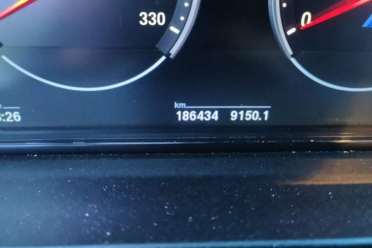Used BMW 5 Series 2014 525Li Luxury Design Package Odometer Close Up