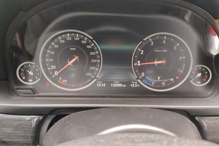 Used BMW 5 Series 2014 525Li Luxury Design Package Odometer Close Up