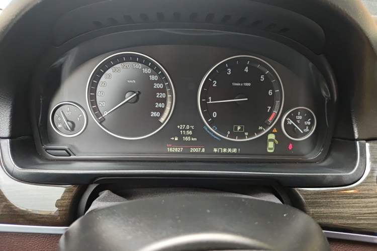 Used BMW 5 Series 2014 525Li Luxury Design Package Odometer Close Up