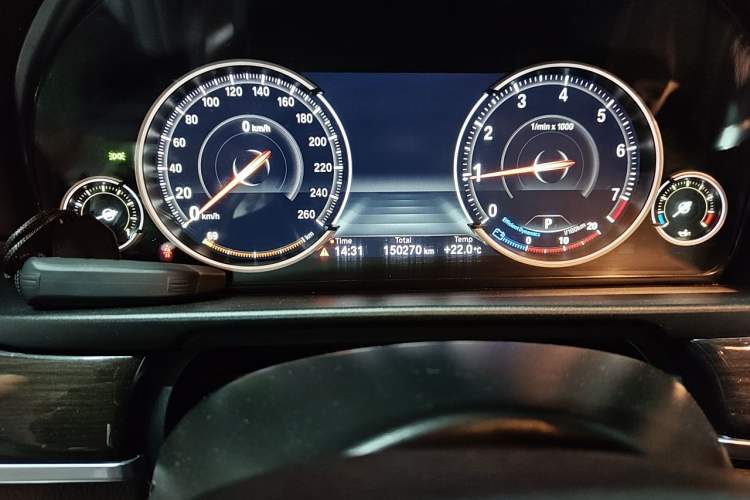 Used BMW 5 Series 2014 525Li Luxury Design Package Odometer Close Up