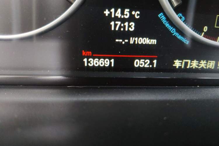 Used BMW 5 Series 2014 525Li Luxury Design Package Odometer Close Up