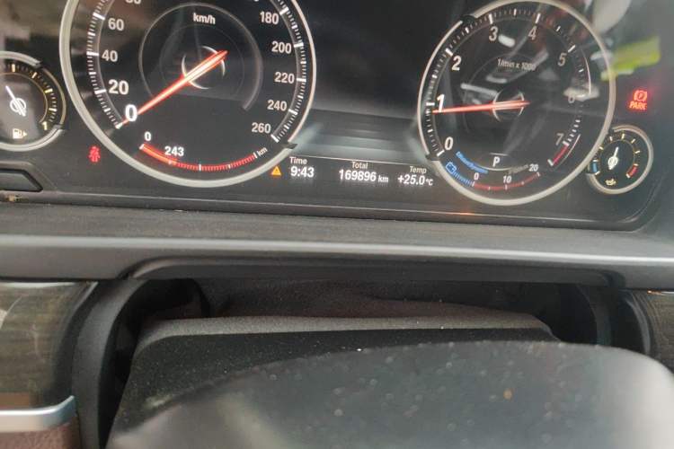 Used BMW 5 Series 2014 525Li Luxury Design Package Odometer Close Up