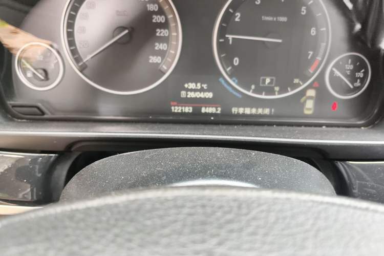 Used BMW 5 Series 2014 520Li Elegant Model Odometer Close Up