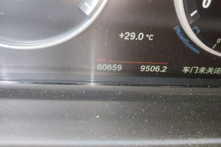 Used BMW 5 Series 2014 520Li Elegant Model Odometer Close Up