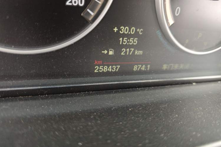 Used BMW 5 Series 2014 525Li Luxury Design Package Odometer Close Up