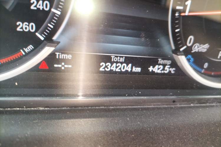 Used BMW 5 Series 2014 525Li Luxury Design Package Odometer Close Up