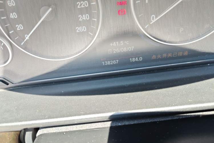 Used BMW 5 Series 2014 525Li Leading Model Odometer Close Up
