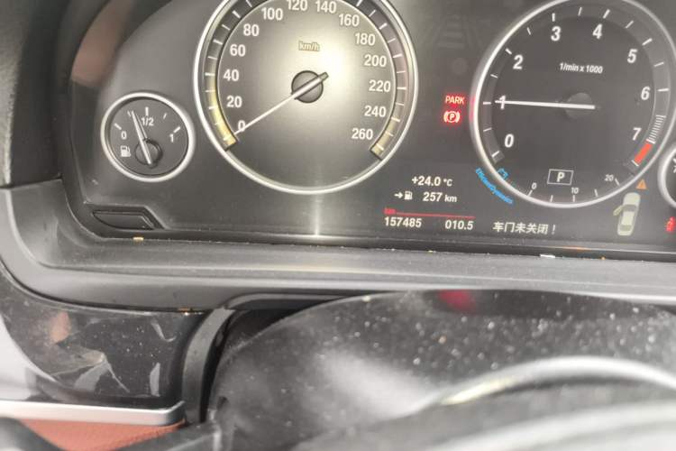 Used BMW 5 Series 2014 520Li Elegant Model Odometer Close Up