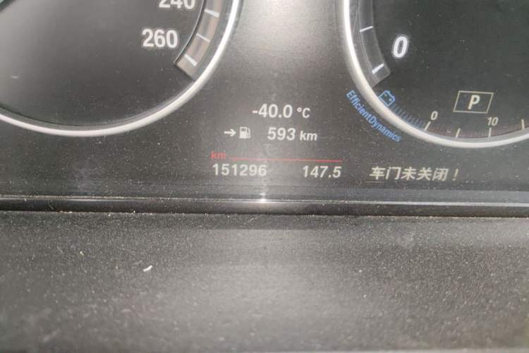 Used BMW 5 Series 2014 525Li Leading Model Odometer Close Up