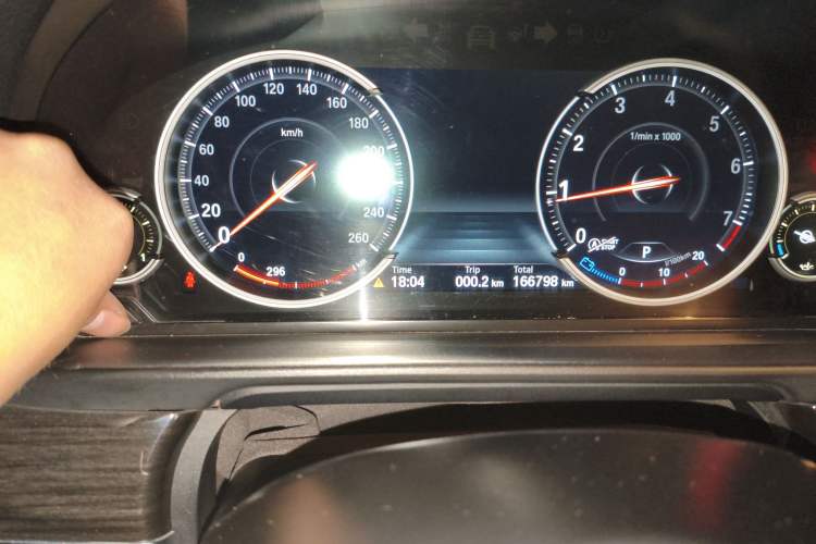 Used BMW 5 Series 2014 525Li Luxury Design Package Odometer Close Up